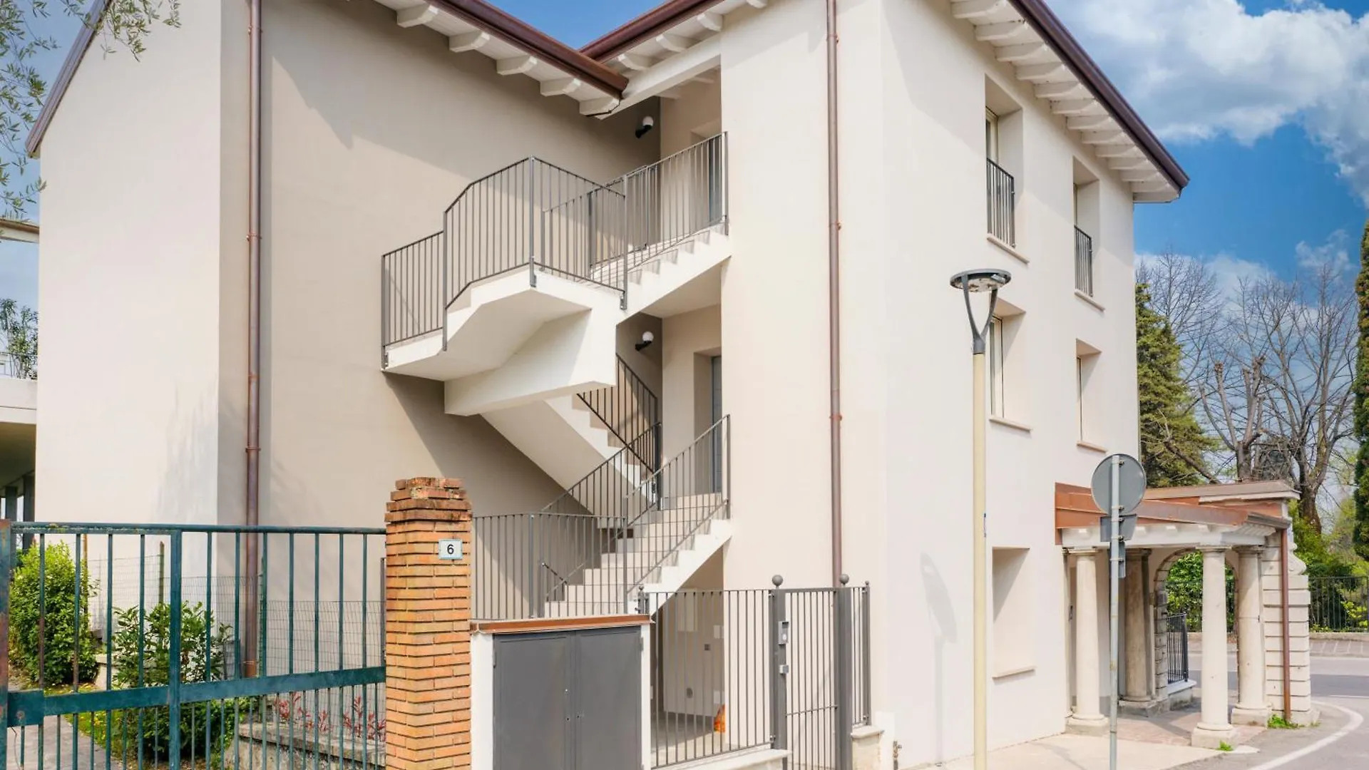 Garibaldi Apartments 데센자노델가르다
