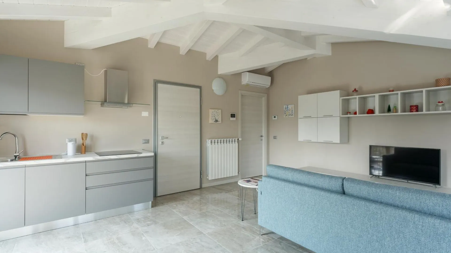 Garibaldi Apartments 데센자노델가르다 0*,  이탈리아