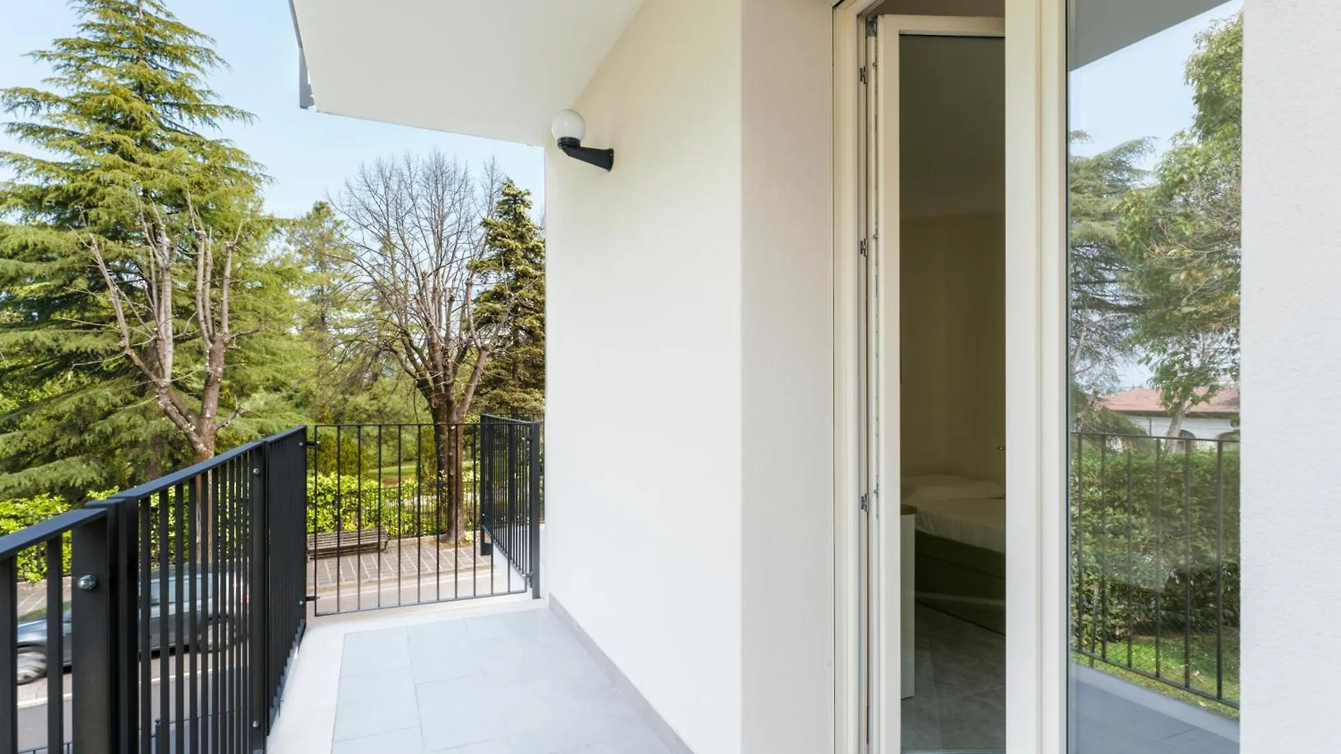 Garibaldi Apartments 데센자노델가르다 0*,