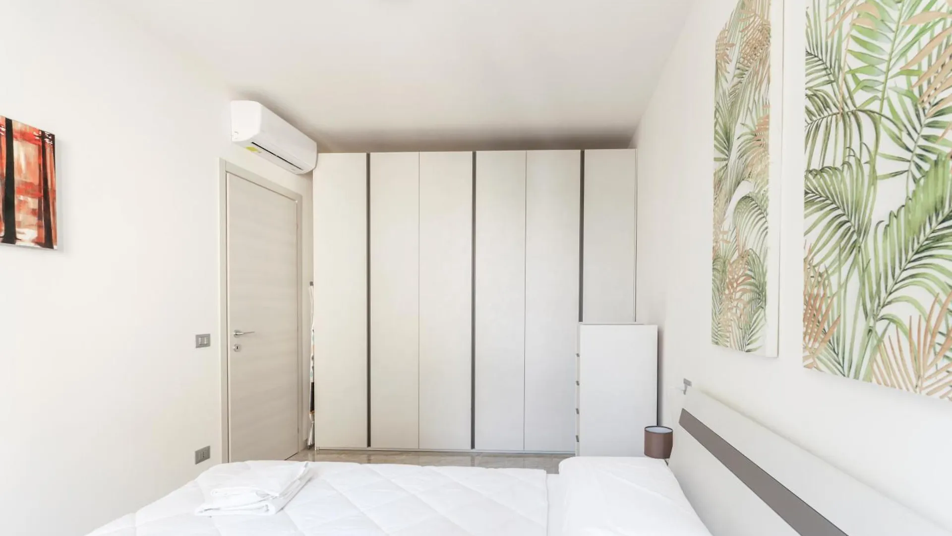 Garibaldi Apartments 데센자노델가르다 0*,